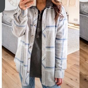 NWT GRAY AND BLUE FLEECE BUTTON DOWN